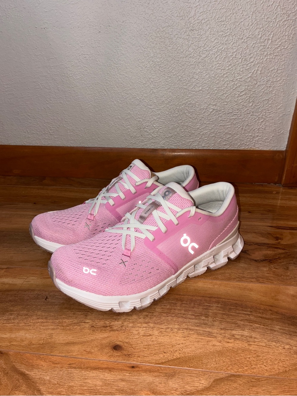 On Cloud X Women’s Athletic Running Training Sneaker Shoes, pink - size 8.5